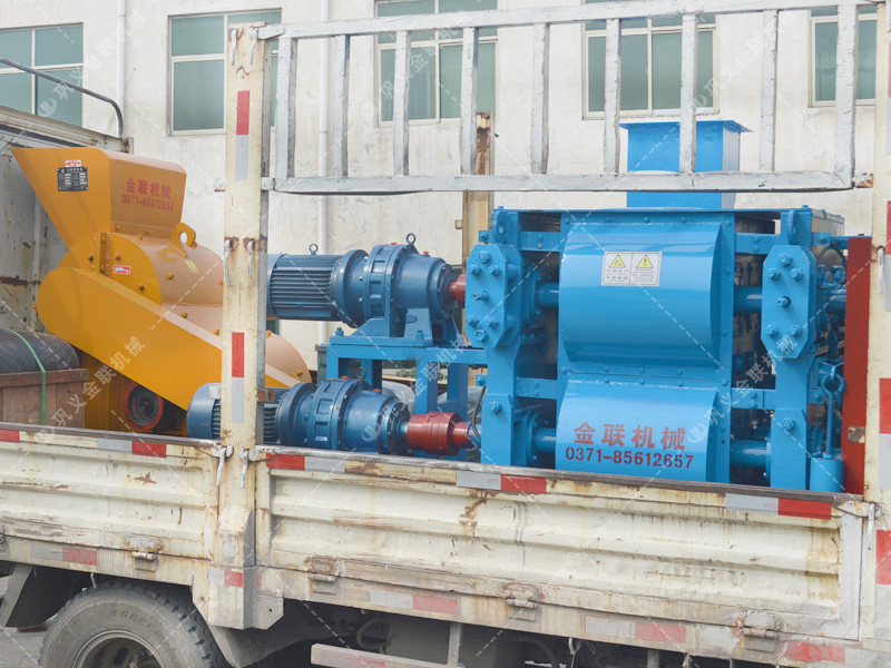 四輥破碎機(jī)和雙級粉碎機(jī)發(fā)往內(nèi)蒙古破碎煤炭