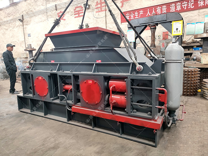 大型全自動液壓對輥破碎機(jī)發(fā)貨圖片