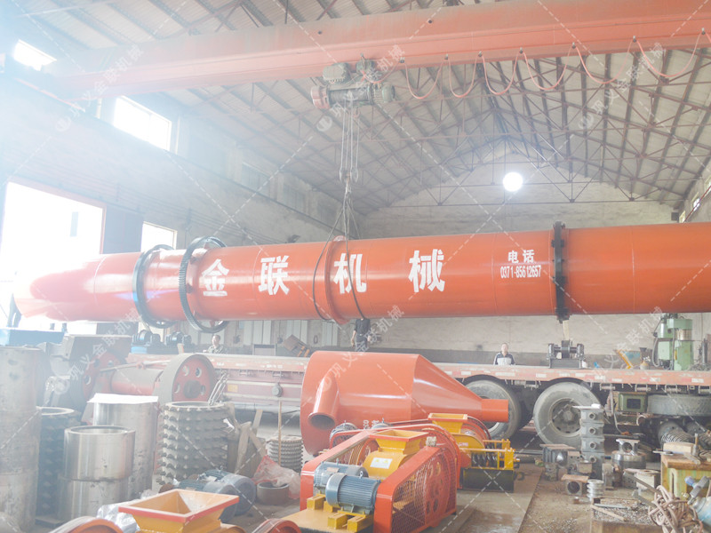 烘干機(jī)和兩臺(tái)小型對輥破碎機(jī)發(fā)往湖南永興破碎烘干銅渣